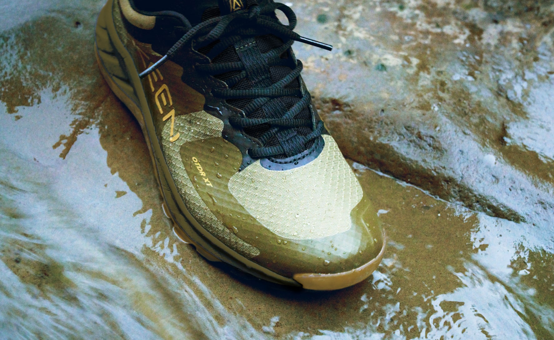 KEEN_M_1029051_Versacore_Lifestyle_PDP_Doublewide_1