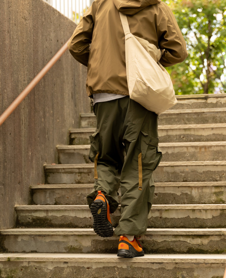 KEEN_M_1029583_JasperZionic_PDP_Lifestyle_1_Vertical_8ae1aa5a-e424-4d02-a404-d22c7b47b0cf