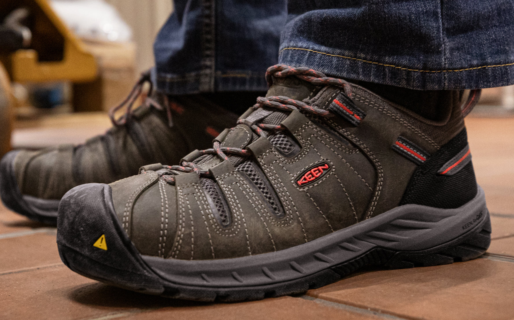 KEEN_UTILITY_FLINT_II_MAGNET-ROSE_W_1023232_Top_Image