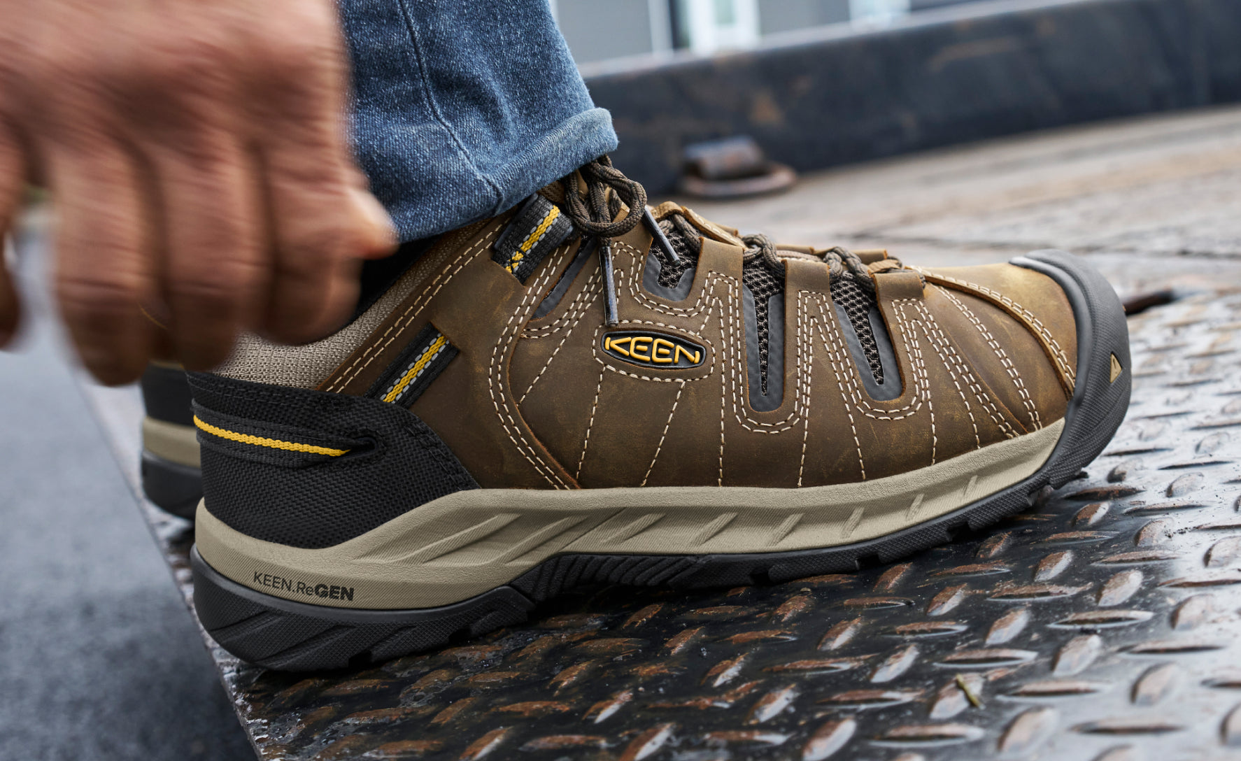 KEEN_UTILITY_FLINT_II_SOFT_TOE_CASCADE-BROWN_GOLDEN-ROD_M_1023241_Top_Image