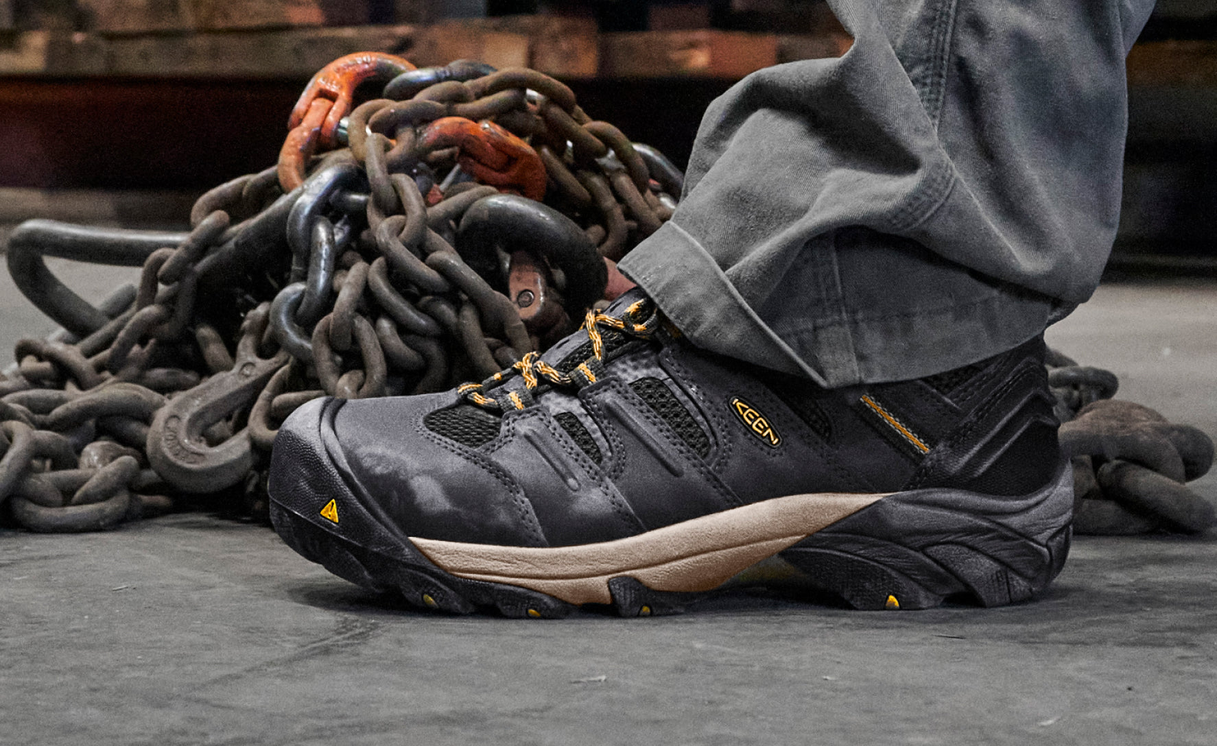 KEEN_UTILITY_FW22_LANSING_MID_WP_RAVEN_TAWNY_OLIVE_M_1018079_Top_Image_d9302198-0201-40ac-bd4f-b516e726ec4d