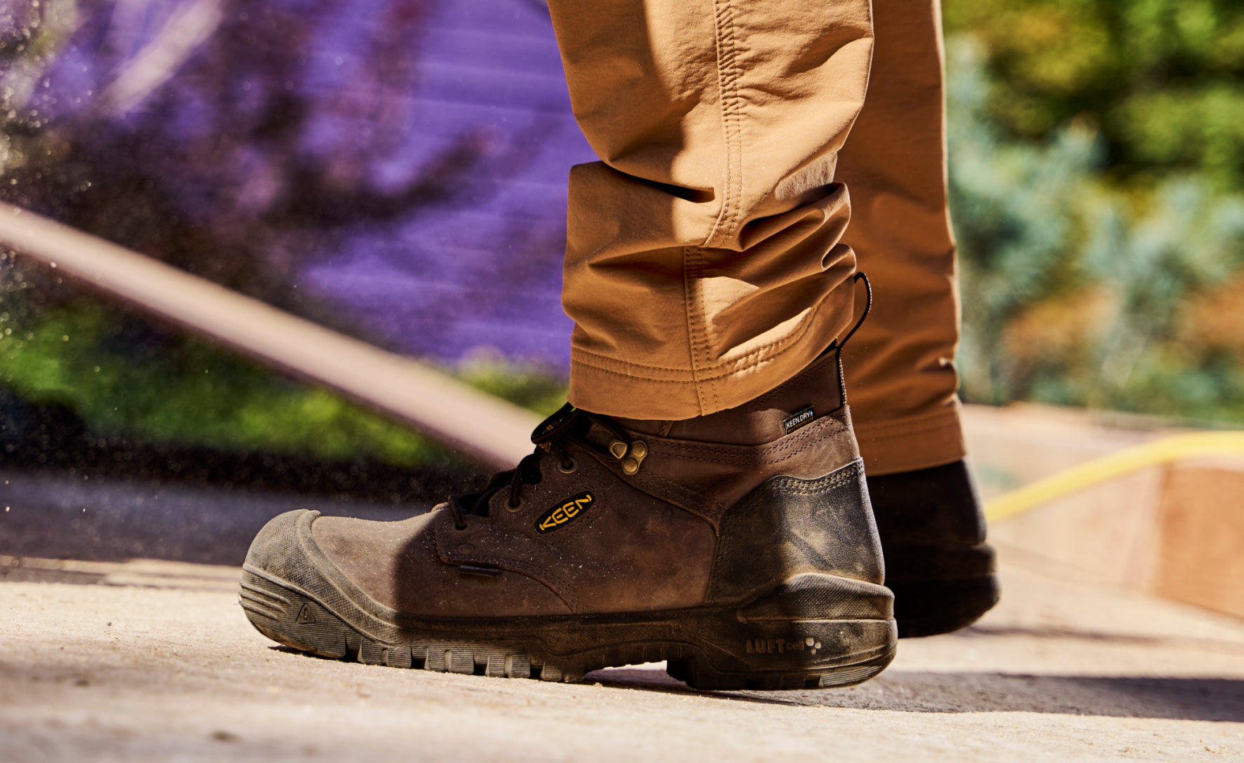 KEEN_UTILITY_INDEPENDENCE_8_WP_ST_DARK-EARTH_BLACK_M_1027675_Top_Image
