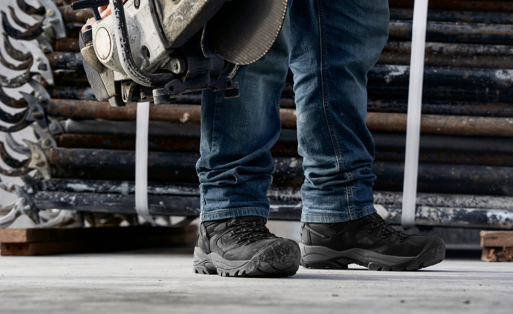 KEEN_UTILITY_PITTSBURGH_BLACK_FORGED_IRON_M_1026835_Top_Image_2