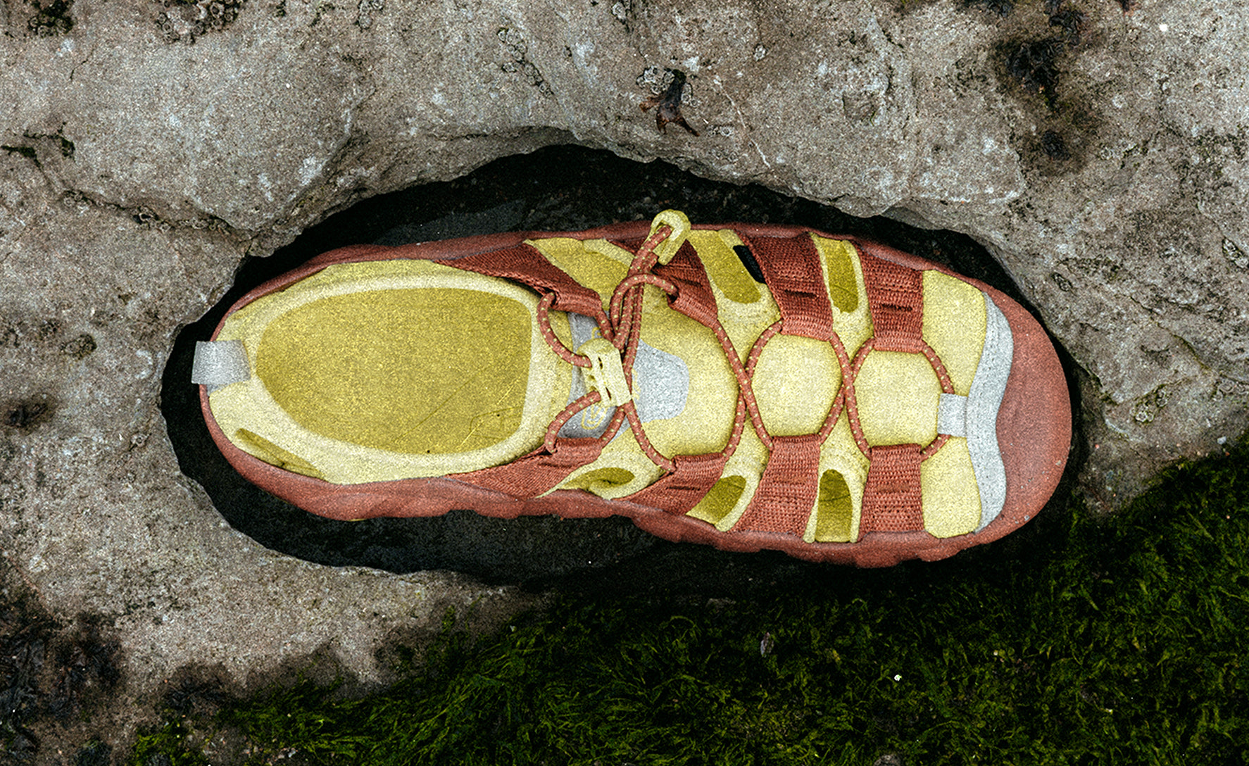 KEENxHikingPatrol_PDP_Lifestyle_Horizontal_Yellow_f639da9e-3ed2-4a7d-8c6f-7e3aed7832df
