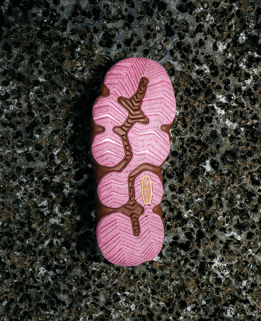 KEENxHikingPatrol_PDP_Lifestyle_Vertical_1_Pink