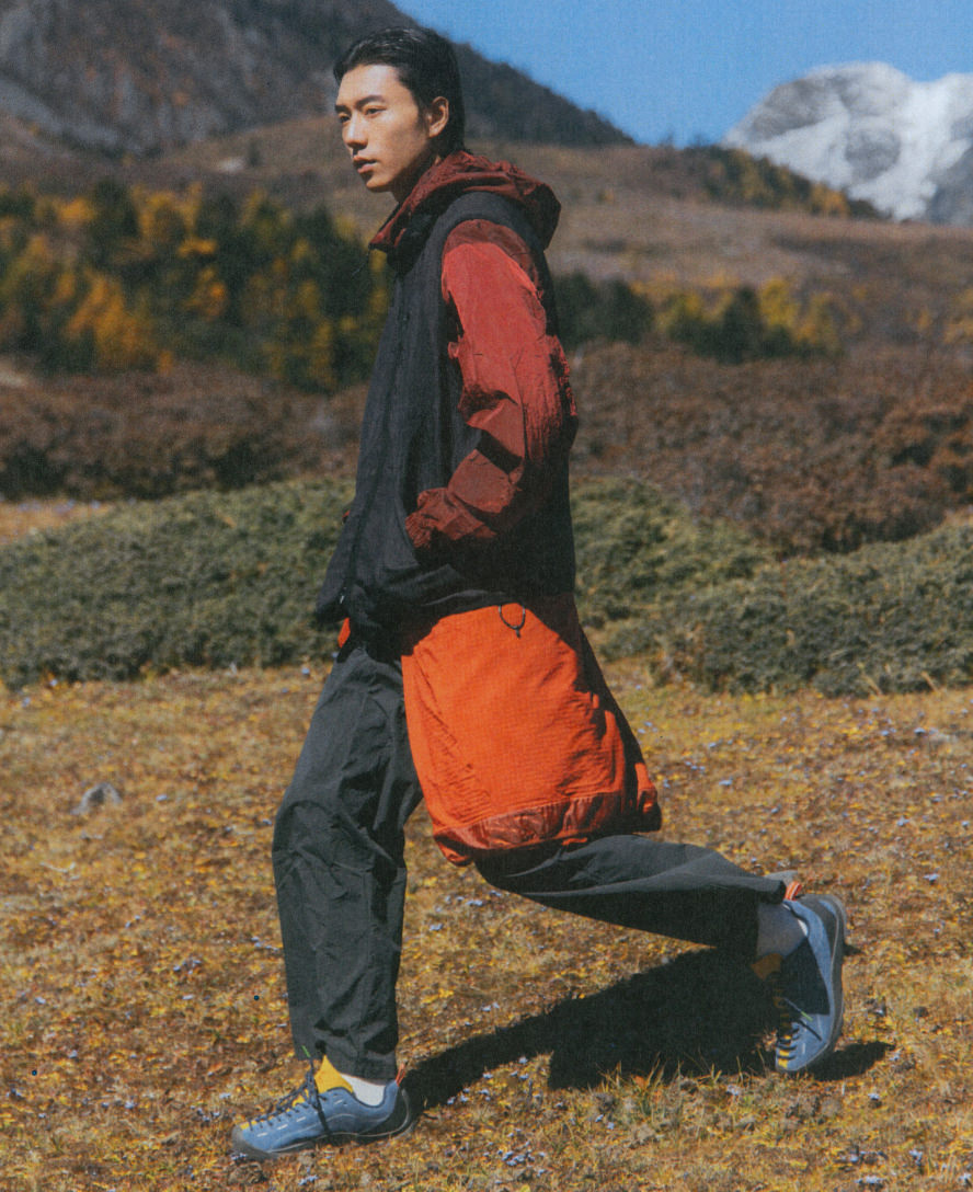 YOTD_JASPER_PDP_Lifestyle_Left